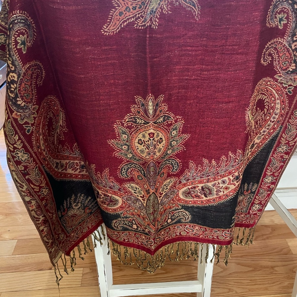 Elegant Paisley Shawl with Fringe